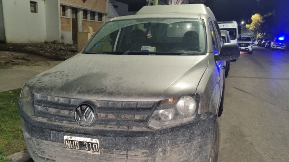 Aparecieron cuatro cadáveres abandonados en una camioneta frente a un hospital de Bahía Blanca