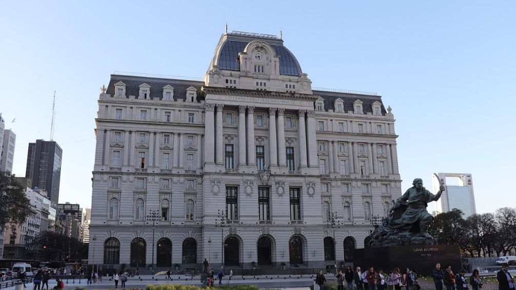 El Centro Cultural Kirchner pasará a llamarse Palacio Libertad