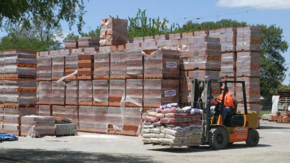 La venta de insumos para la construcción registró una fuerte caída interanual