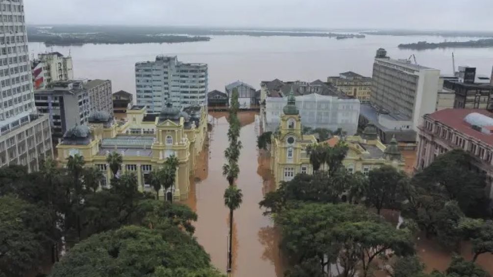 Dramática situación en Brasil: olor nauseabundo, falta de agua y más de 100 víctimas fatales