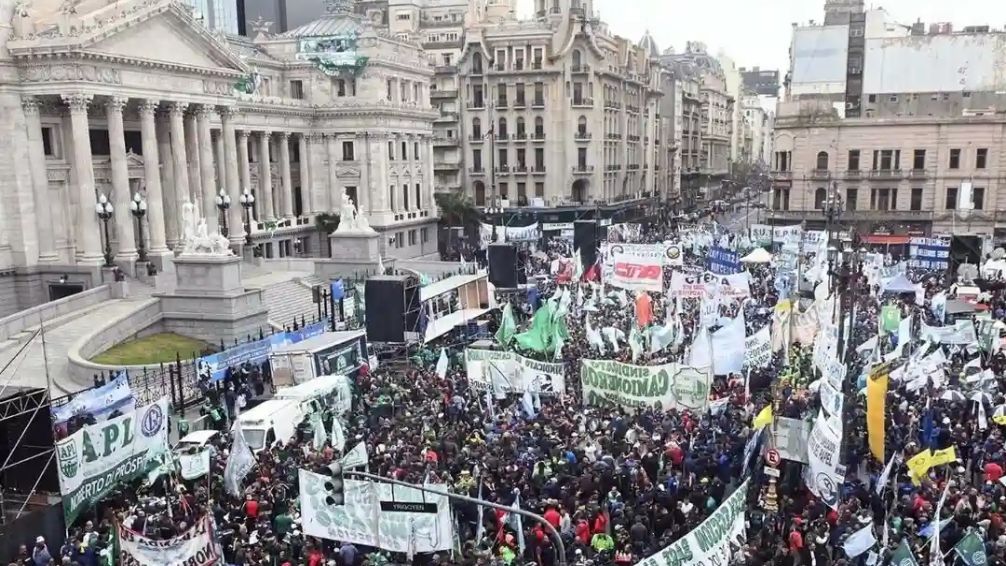 La CGT realizará una movilización al Congreso cuando se trate la Ley de Bases en el Senado