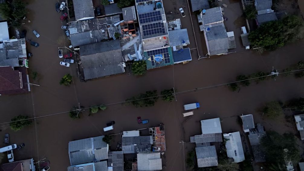 Al menos 126 muertos por las inundaciones en Brasil: anuncian lluvia para el fin de semana