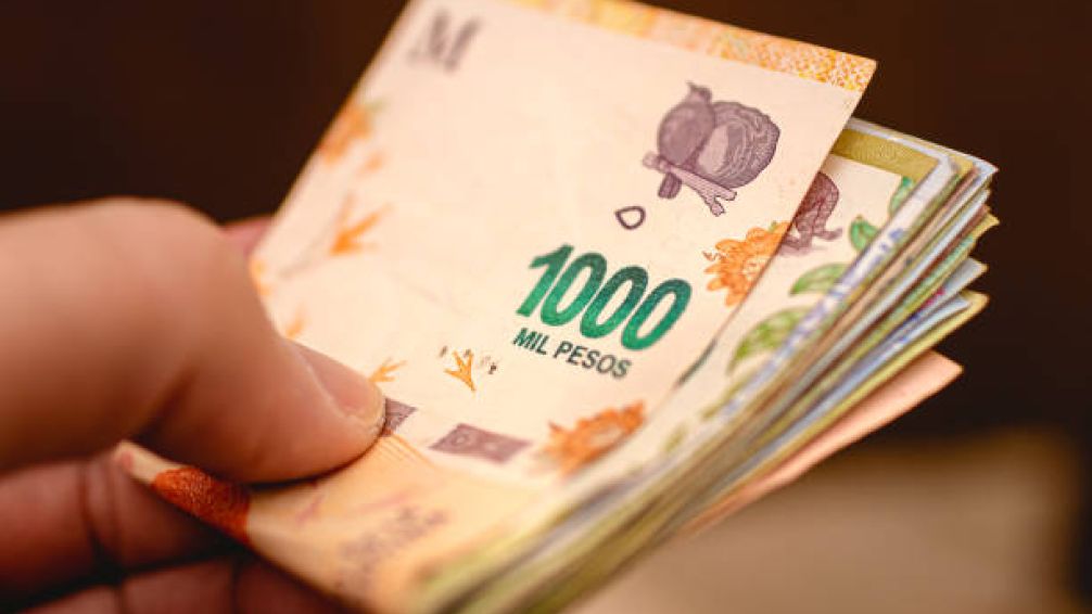 Los salarios formales se derrumbaron un 15% en lo que va del año