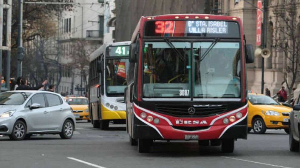 El Gobierno aumentó el subsidio a colectivos en el AMBA y los gobernadores se quejaron