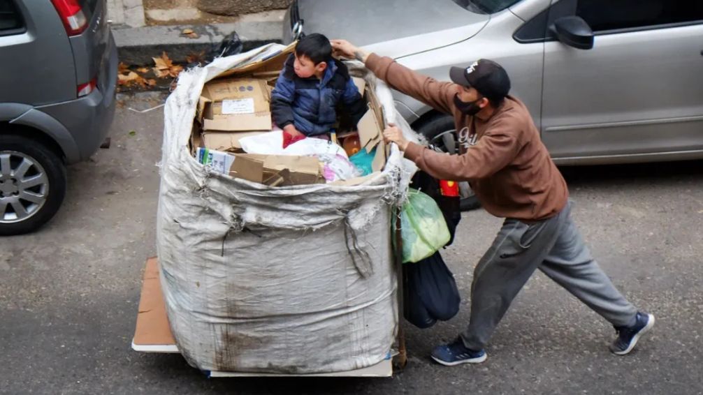 La pobreza superó a la inflación como principal preocupación de los argentinos