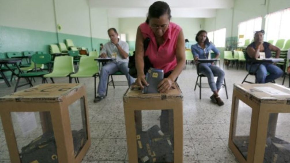 Elecciones en Dominicana: la OEA destacó el civismo y la participación en los comicios, mientras se aguardan los resultados