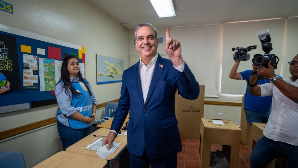 Elecciones en Dominicana: con el 59% de los votos, Abinader obtuvo la reelección en primera vuelta