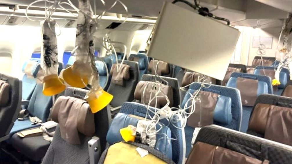 Un muerto y 30 heridos por fuerte turbulencia en un vuelo de Singapore Airlines