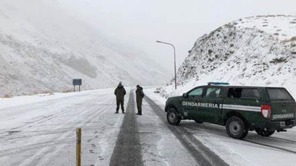 Cierran hasta el jueves el paso Cristo Redentor por nevadas