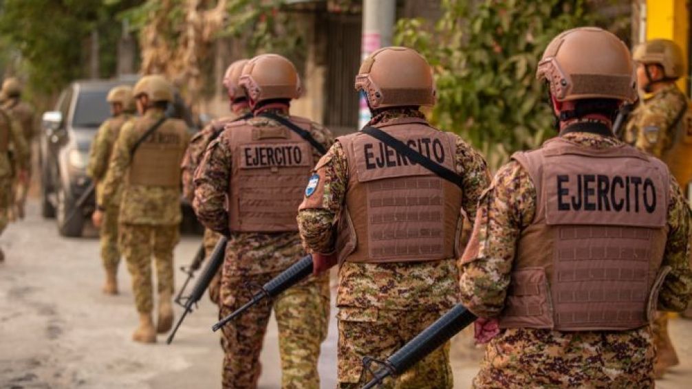 Bukele moviliza policías y militares para combatir a los pandilleros en el centro del país