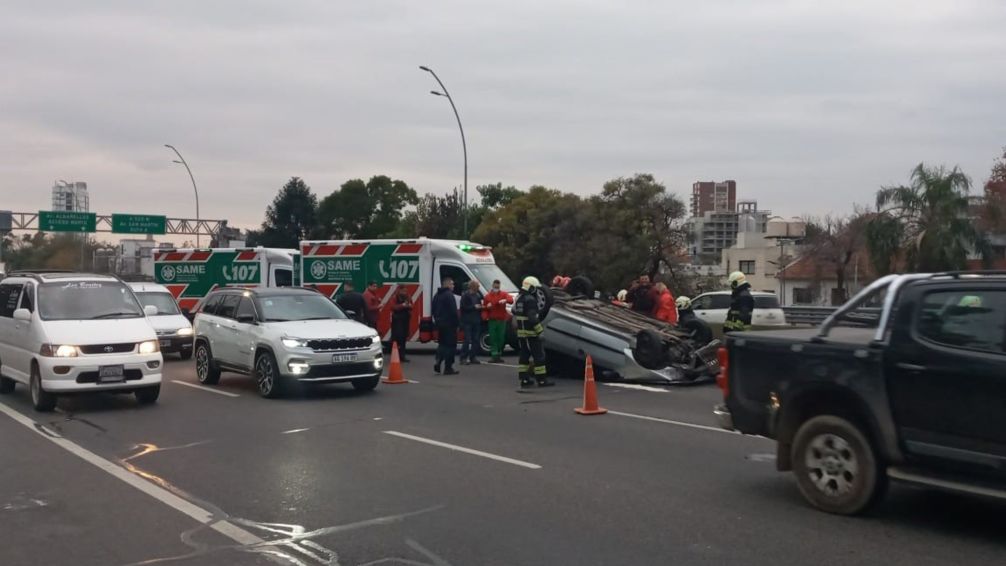 Brutal choque y vuelco en la avenida General Paz