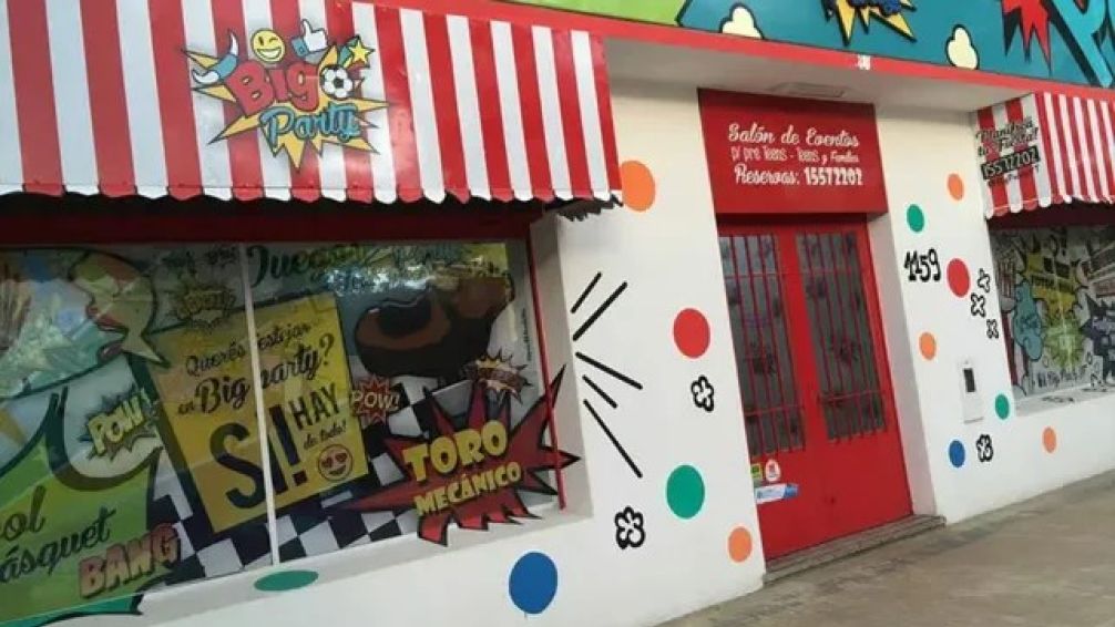 El fiscal imputó al encargado del pelotero y al hombre que operaba el juego del cual salió despedida la menor.