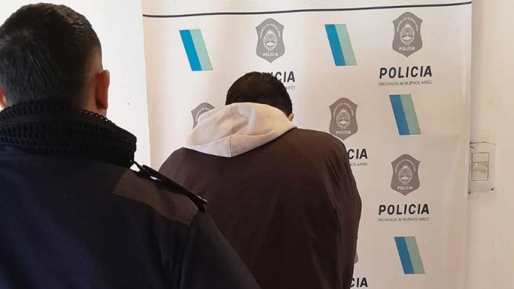Horror en La Plata: Abusó de una mujer en una parada de micros y los vecinos lo lincharon 