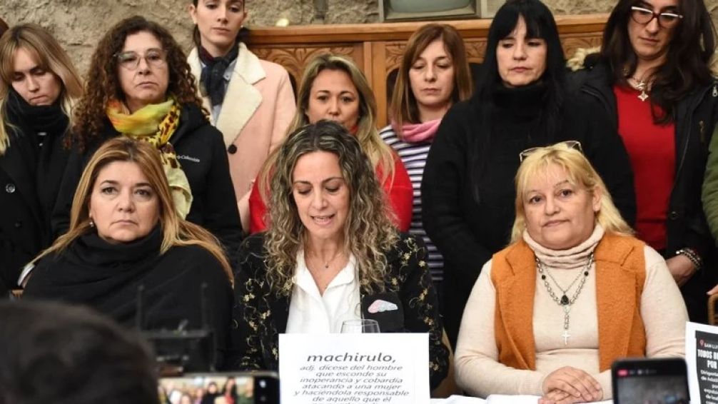 Alicia Arrieta y Brenda Ortiz fueron las que hablaron en representación de un grupo de mujeres adolfistas