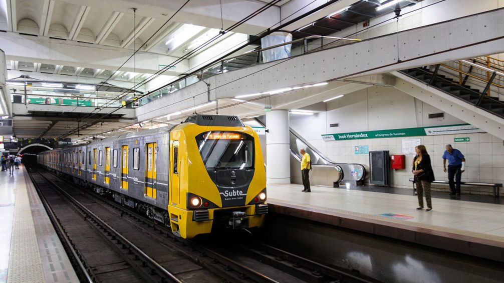 Se vienen aumentos en la tarifa de subte y premetro
