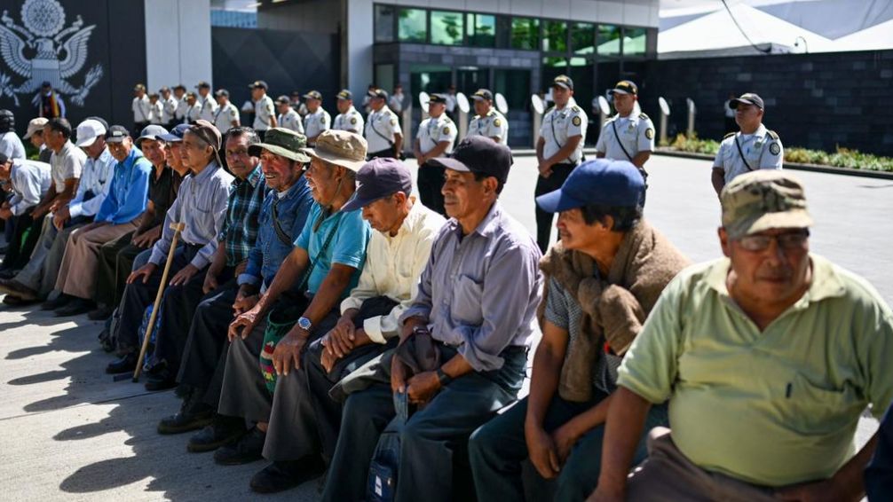 Alerta en Guatemala: militares retirados bloquean carreteras para exigir el pago de un 'bono de guerra'