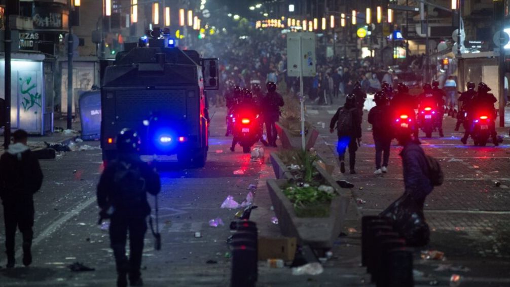 Incidentes en el Obelisco y enfrentamiento con la Policía durante los festejos por el campeonato argentino 
