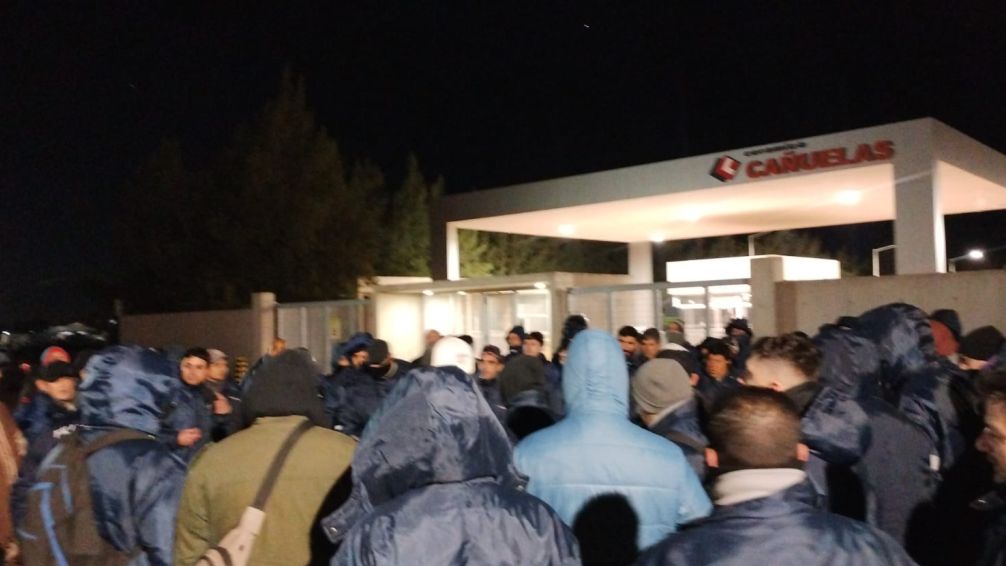 Ceramistas paran por 96 horas y la tensión es total