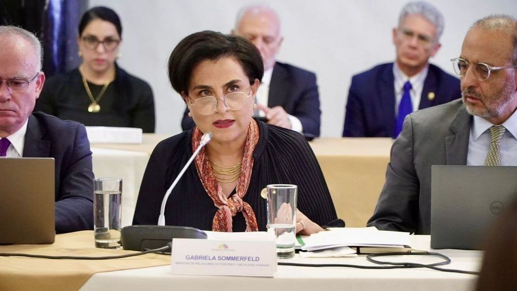 Juicio político a Sommerfeld: la canciller de Noboa defendió el asalto a la embajada mexicana en Quito