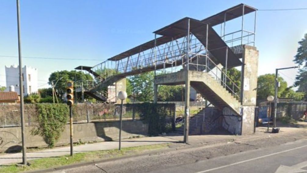 Mató a su madre y quiso tirarse desde un puente