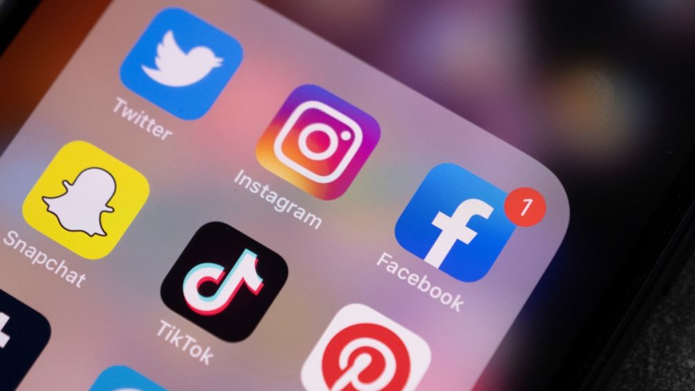 Polémico. El Gobierno podrá monitorear la actividad en las redes sociales.