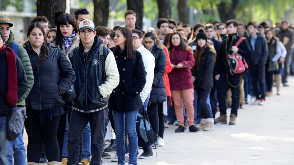 El sector privado genera cada vez menos empleo registrado
