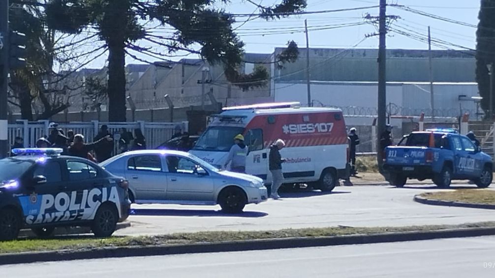 Operativo. Personal de seguridad y ambulancias en el lugar del accidente.