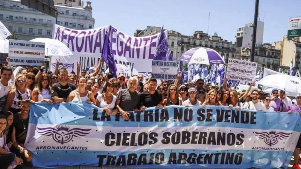 Aerolíneas Argentinas denunciará a gremios por paros y pide la expulsión de Pablo Biró