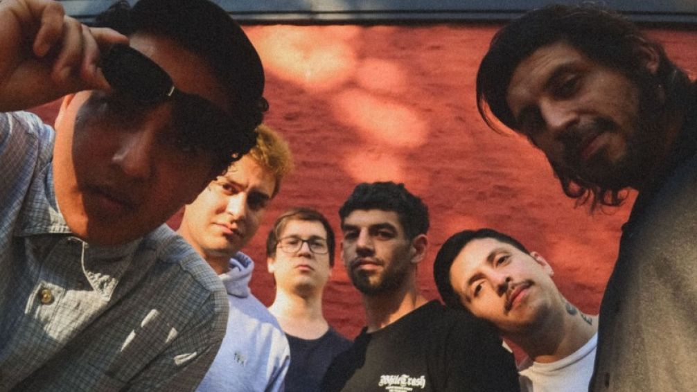 Tienen una amplia trayectoria de presentaciones en vivo en lugares icónicos de Buenos Aires como La Trastienda, The Roxy Live y El Teatro de Flores