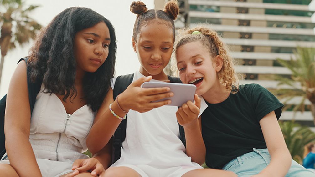 Australia planea prohibir las redes sociales a los niños