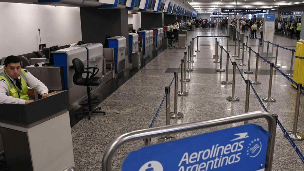 Paro de aeronáuticos afectará más de 300 vuelos y 37 mil pasajeros en Argentina