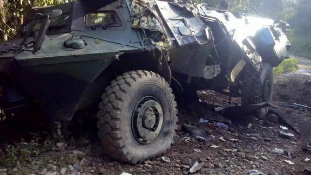 El ELN vuelve al ataque: la guerrilla atacó con explosivos un vehículo blindado del Ejército de Colombia