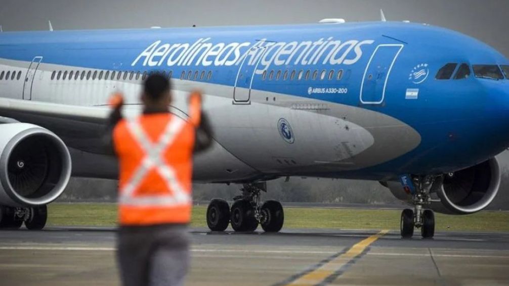 Aerolíneas Argentinas: Pilotos siguen en lucha mientras el Gobierno evalúa traer aviadores extranjeros
