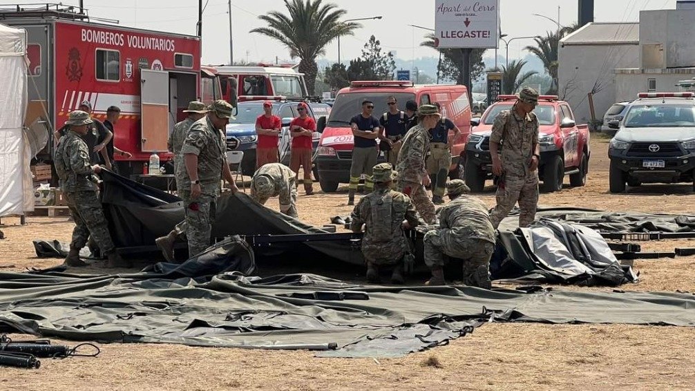 El ejército brinda asistencia a los bomberos en los incendios 