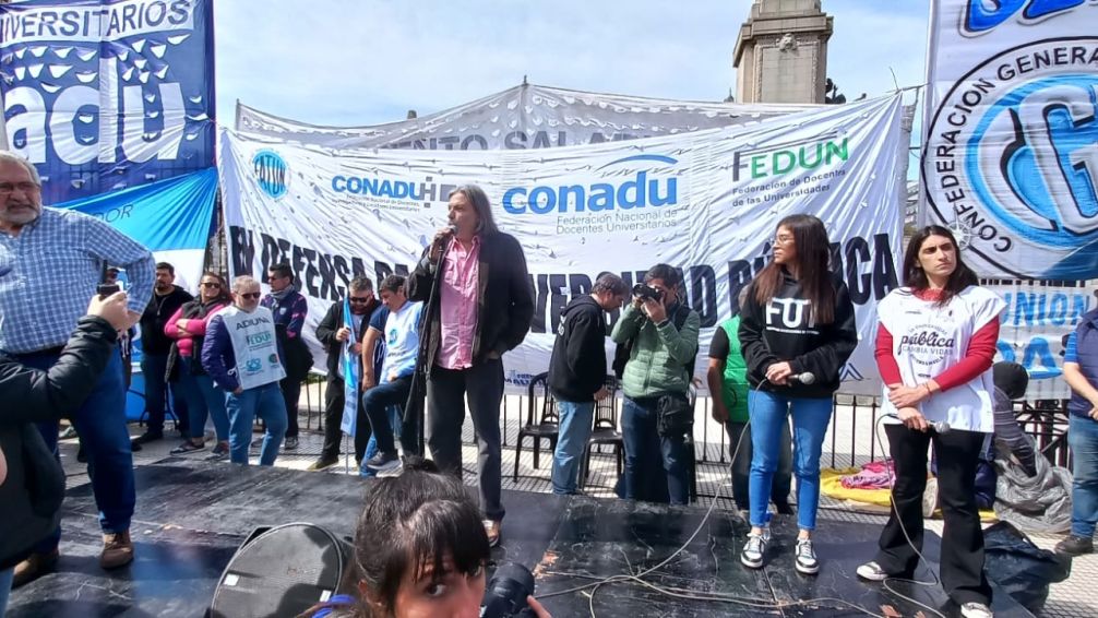 Docentes Universitarios vs Pettovelo: 'Histórica y Sin Precedentes es la Pérdida Salarial'