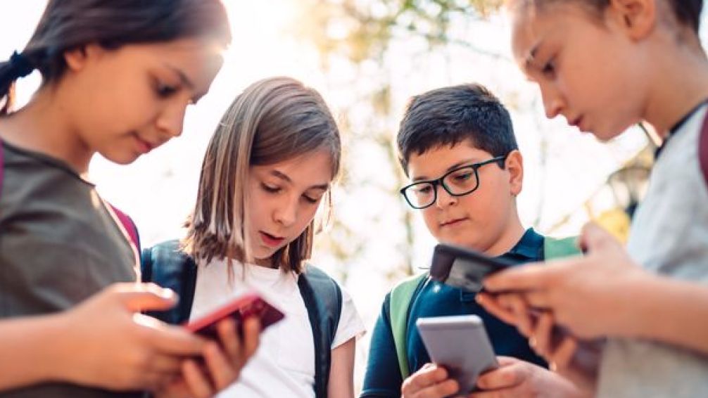 Conoce el impacto negativo de las redes sociales en niños y adolescentes: cuando la web se vuelve una pesadilla