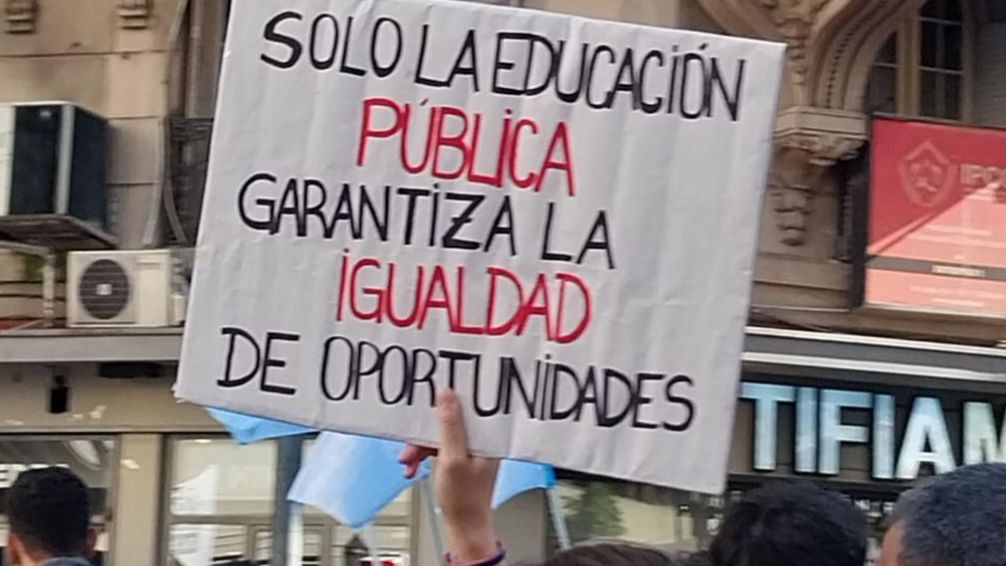 La UBA convoca  a marchar al Congreso para frenar el veto de Milei a la ley de financiamiento universitario