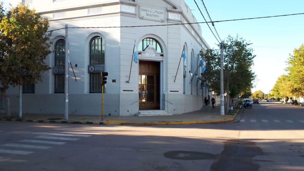 Banco Nación en alerta y movilización: el gobierno cierra 9 sucursales en La Pampa