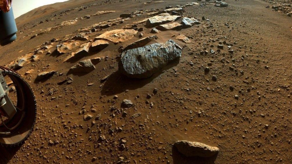 El inesperado hallazgo en Marte de una extraña roca con marcas de cebra entusiasma a los científicos de la NASA