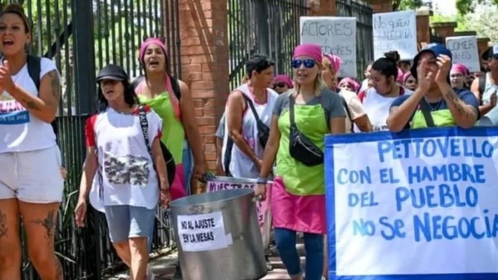 Movimientos sociales vuelven a marchar en Buenos Aires reclamando alimentos para comedores comunitarios