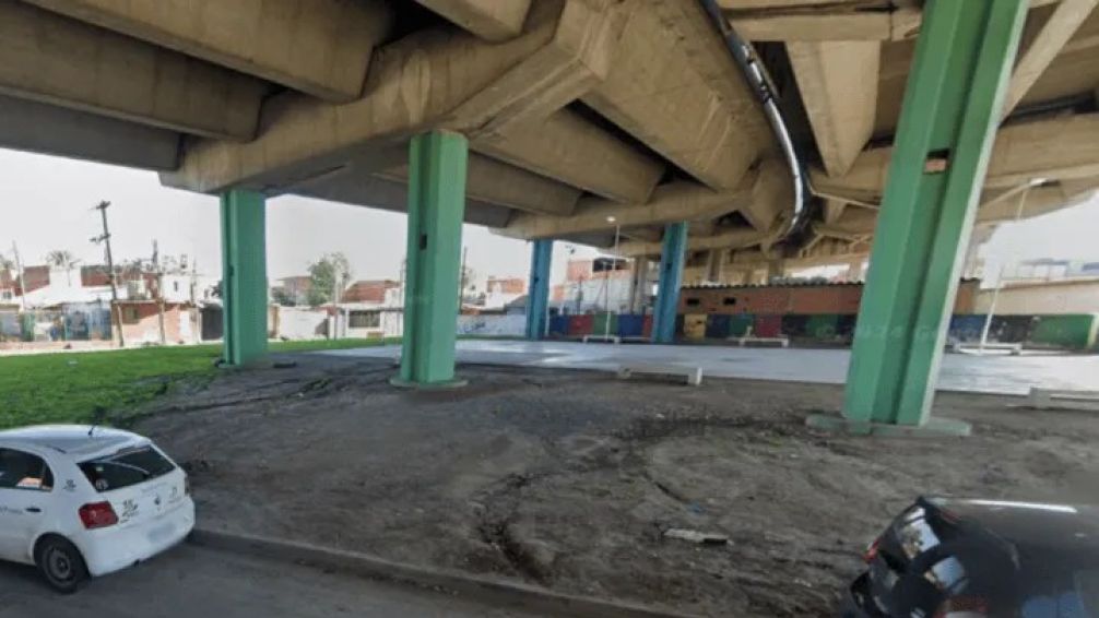 Asesinaron a un hombre en Avellaneda y lo dejaron tirado debajo de la autopista 