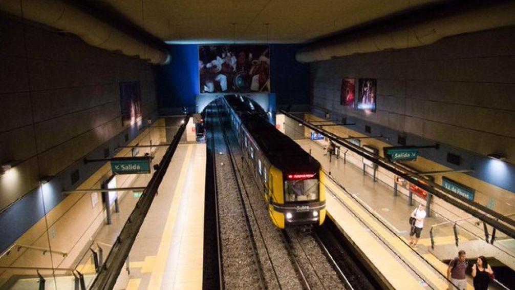 Trabajadores del Subte dejan pasar gratis a estudiantes que marchan contra el veto universitario