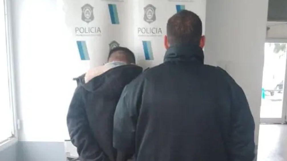Brutal travesticidio en Ensenada: la mató con un caño de hierro y la dejó en un pastizal