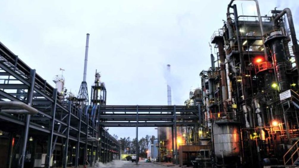 Más despidos: Fábrica petroquímica de Río Tercero cierra sus puertas y deja en la calle a casi 100 trabajadores