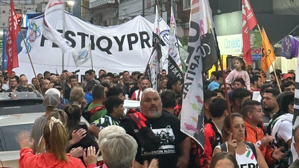  En Río Tercero trabajadores se movilizan ante ola de despidos por el cierre de la Petroquímica