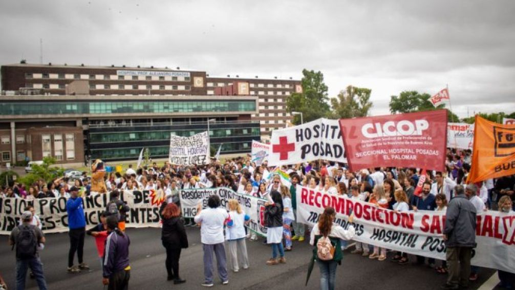 La crisis del Hospital Posadas contada desde adentro: convocan a asamblea en respuesta a nueva ola de despidos