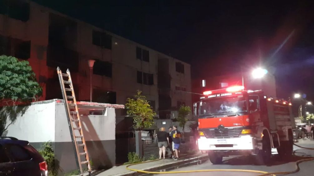 Un departamento se incendió y quedó destruído en Lomas de Zamora 