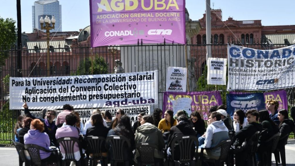 Universitarios: clases públicas frente a Casa Rosada en protesta contra el veto al aumento del presupuesto 