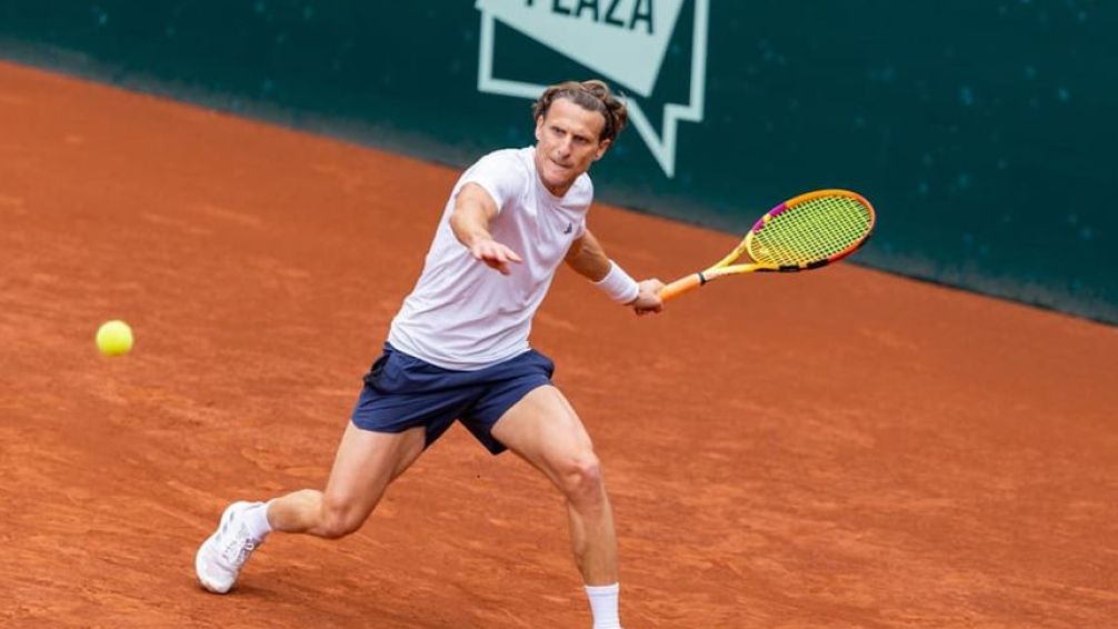 Cambio de rubro: el exfutbolista Diego Forlán debutará como tenista profesional
