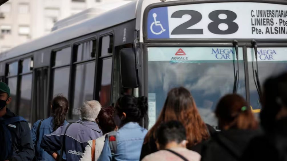Paro de colectivos: no se concretó una reunión y la medida sigue vigente